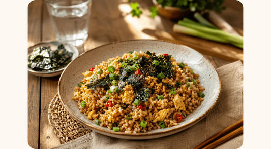 Nasi Goreng mit knusprigem Nori-Snack – Indonesischer Bratreis in nur 15 Minuten 🍚